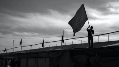photo of ISIS supporter carrying flag