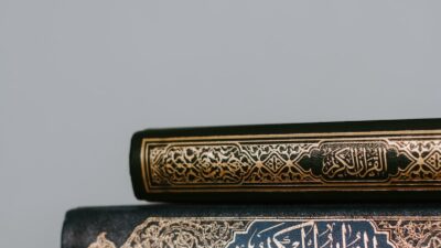 black and gold arabic books